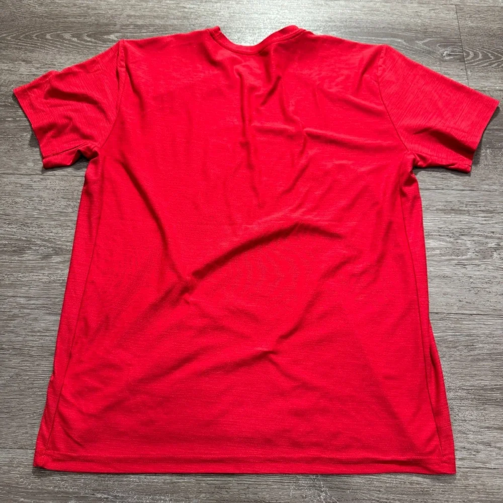 Nike Shirt Mens Medium‎ Red Swoosh Logo Running Performance Outdoor Tee Casual